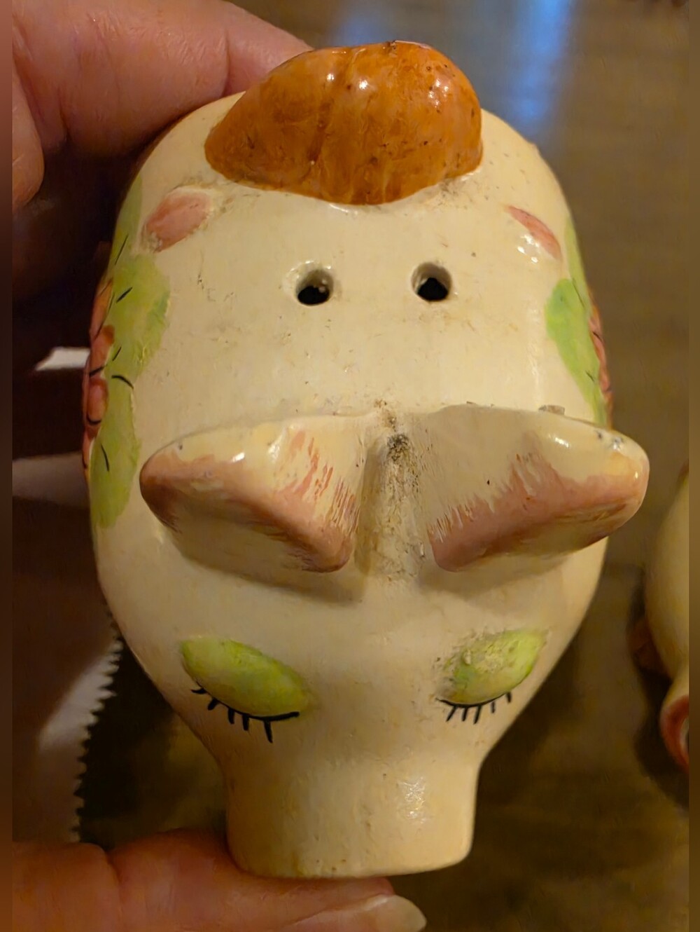 Vintage Japan Hand-Painted Kissing Pig Salt & Pepper Shakers - Picture 4 of 9